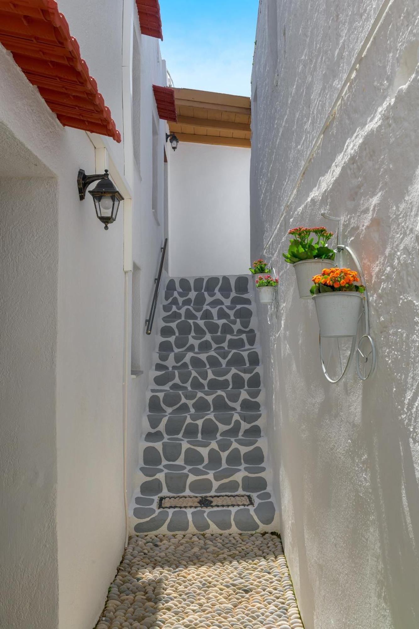 Rustic Self-Inn Rhodes City Buitenkant foto