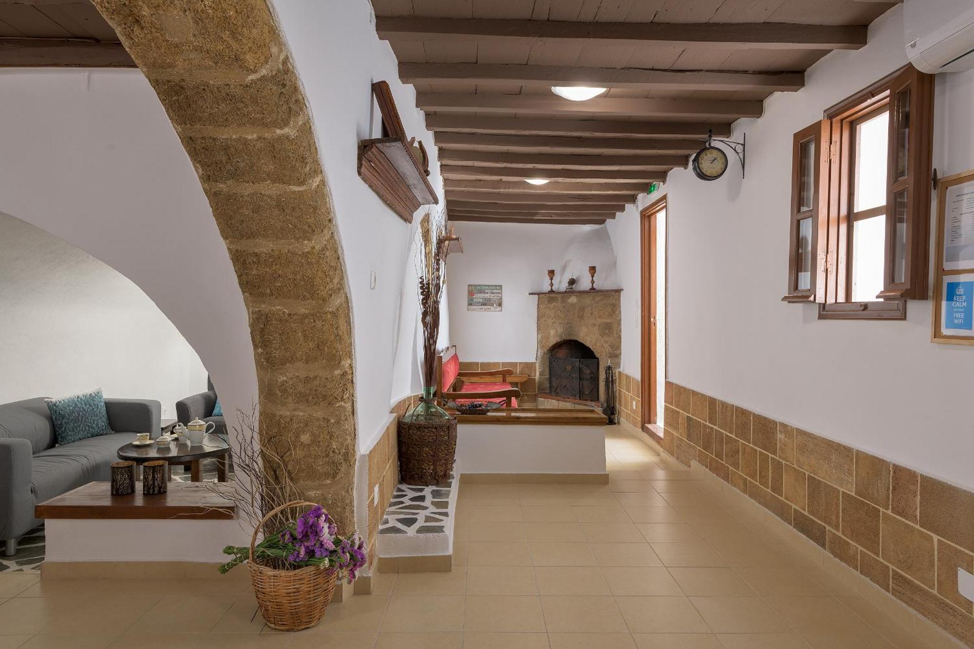 Rustic Self-Inn Rhodes City Buitenkant foto